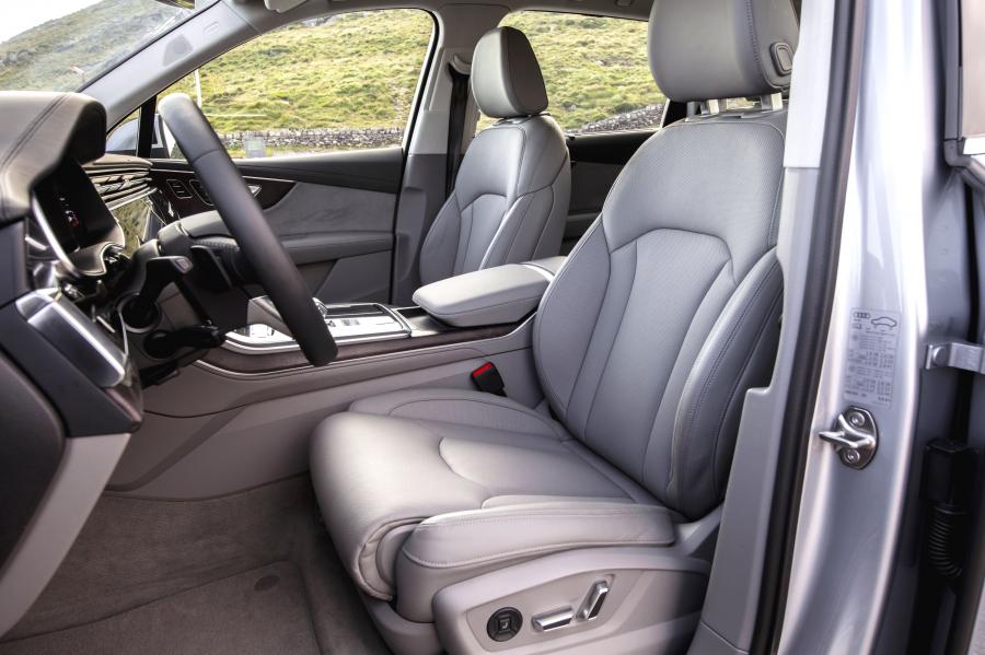 Интерьер Audi Q7 50 TDI Quattro (4M) 2019 года  (WW) (фото 19 из 40)